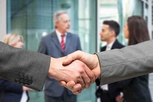 LOS DIRECTIVOS PRIORIZAN LAS HABILIDADES INTERPERSONALES